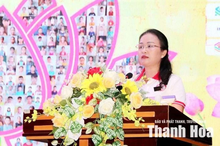 Chủ tịch Hội LHPN tỉnh Lương Thị Hạnh phát biểu khai mạc chương trình.