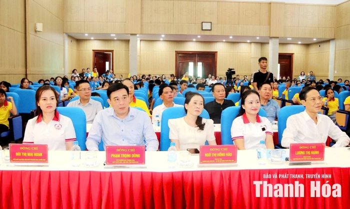 Các đại biểu dự chương trình.
