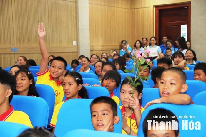 Các trẻ mồ côi được trải nghiệm nhiều hoạt động bổ ích tại chương trình.