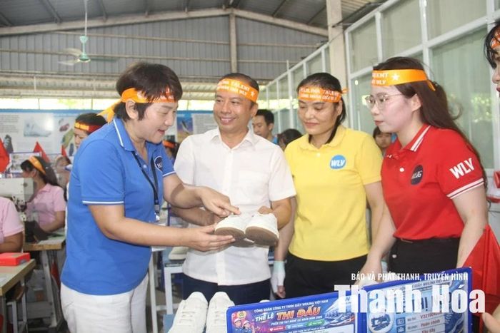 Ban Tổ chức đánh giá kết quả trong phần thi Tay nghề cá nhân.