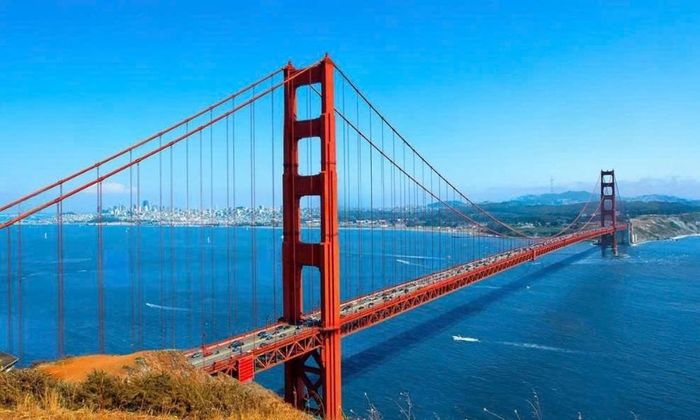  Cầu Cổng Vàng - công trình nổi tiếng ở thành phố San Francisco. 
