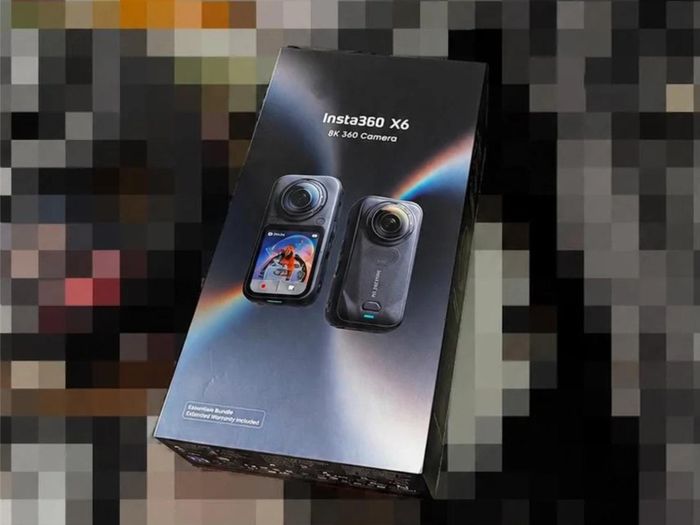 Cận cảnh vỏ hộp đóng gói của Insta360 X6 bị rò rỉ.