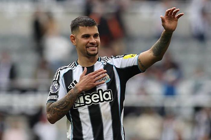 Bruno Guimaraes là mục tiêu hàng đầu của Arsenal để nâng cấp tuyến giữa.