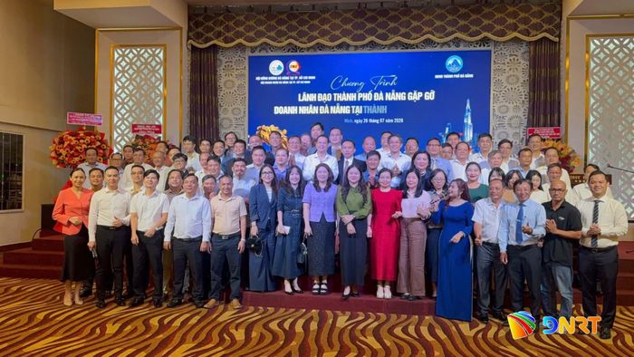 Lãnh đạo thành phố Đà Nẵng chụp hình lưu niệm cùng Doanh nhân Đà Nẵng tại Thành phố Hồ Chí Minh.