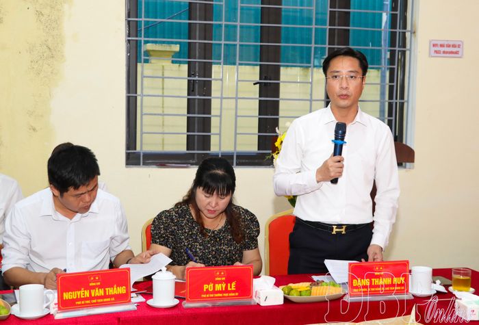 Bí thư Đảng ủy xã Sín Thầu phát biểu tại buổi làm việc.