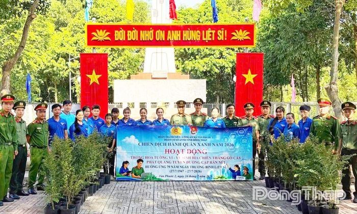 Đoàn viên thanh niên xã Tân Phước 2 ra quân trồng cây xanh, vệ sinh Nhà bia Chiến thắng Gò Cây.