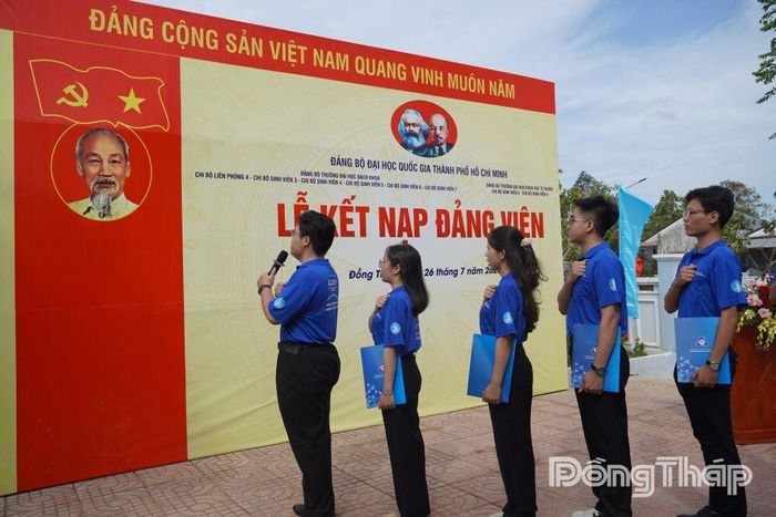 Lễ kết nạp Đảng viên mới thuộc Trường Đại học Khoa học tự nhiên và Trường Đại học Bách khoa.
