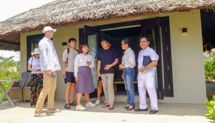 Khảo sát hệ thống lưu trú, nhà hàng và các dịch vụ tại khu nghỉ dưỡng Crown Retreat Resort Quy Nhơn (xã Cát Tiến, tỉnh Gia Lai). Ảnh: Đoan Ngọc
