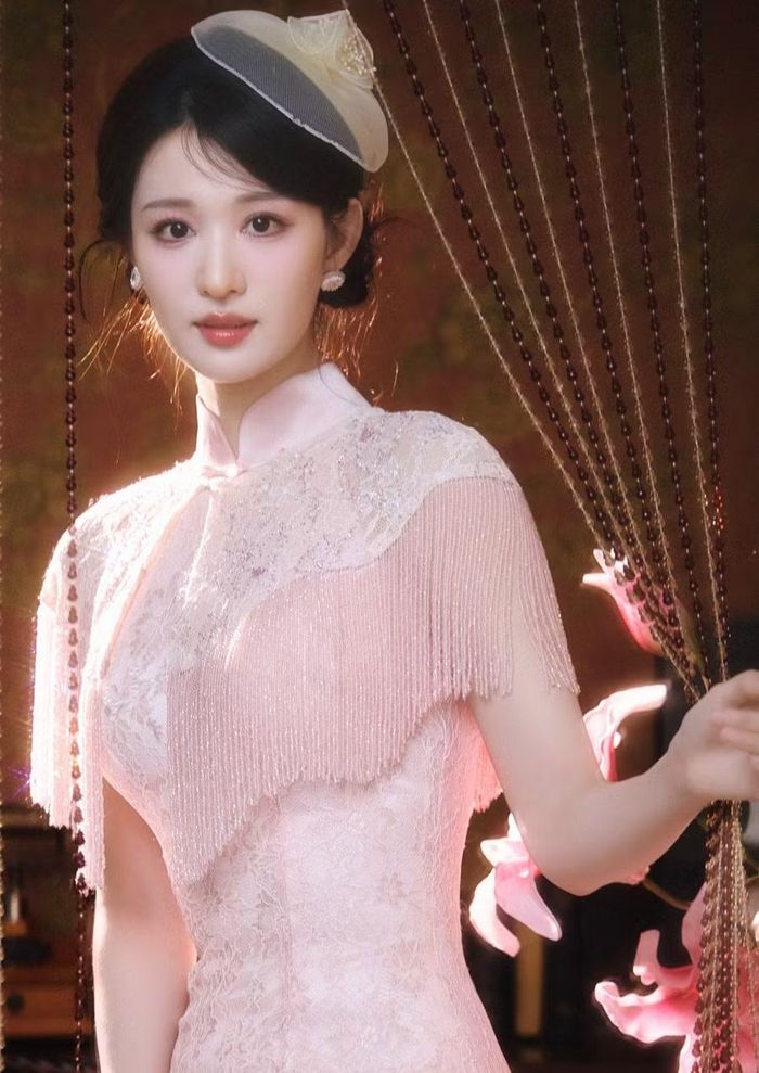 Vương Sở Nhiên được khen đẹp chuẩn nữ chính ngôn tình. Cô có ưu thế về ngoại hình, diễn xuất cũng tự nhiên nhưng lại khó tìm được một bộ phim bùng nổ.