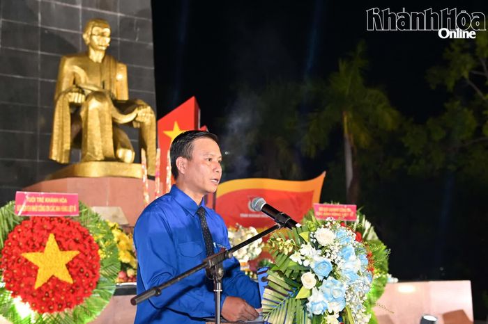 Anh Huỳnh Hữu Phúc - Phó Chủ tịch Ủy ban MTTQ Việt Nam tỉnh, Bí thư Tỉnh đoàn phát biểu tại buổi lễ. 