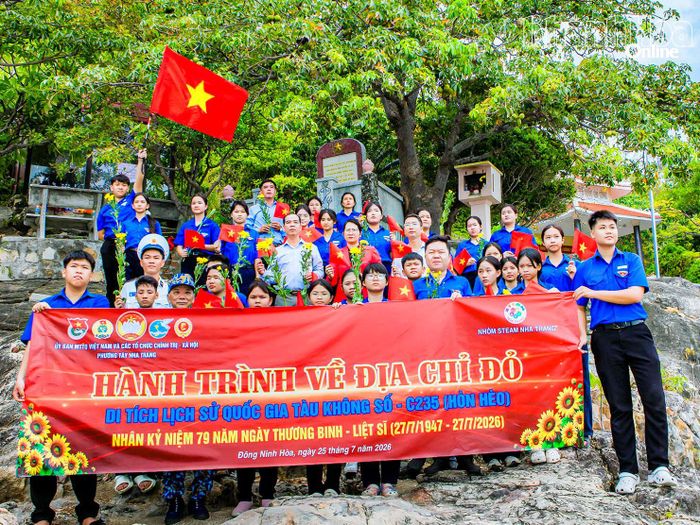 Tuổi trẻ phường Tây Nha Trang cùng các tổ chức chính trị, xã hội phường tổ chức hành trình về địa chỉ đỏ tại Địa điểm lưu niệm tàu C235.