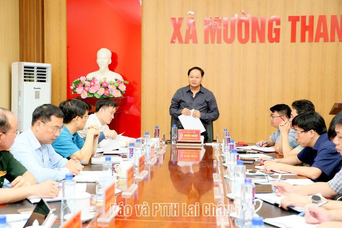 Quang cảnh buổi làm việc. 