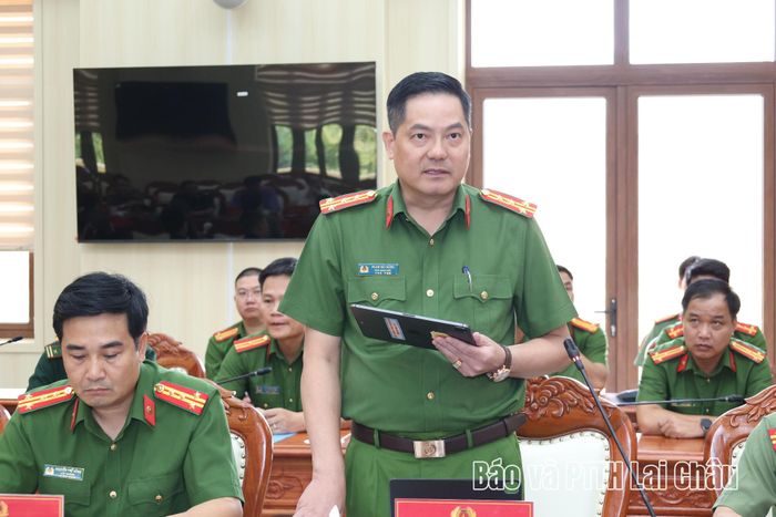 Đại tá Phạm Hải Đăng - Phó Giám đốc Công an tỉnh báo cáo kết quả ban đầu phá chuyên án 0726L.