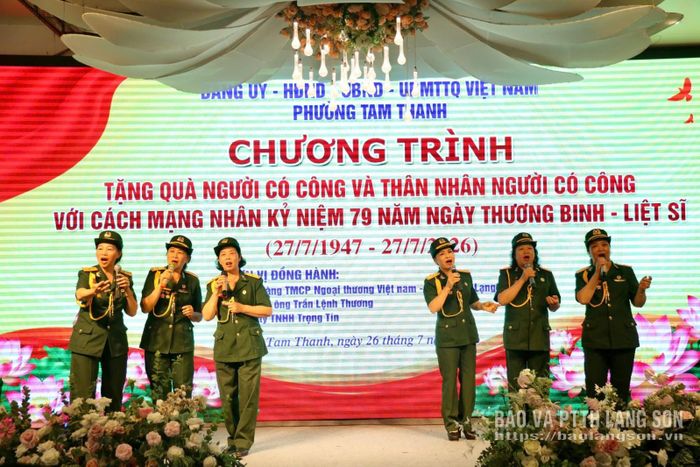 Tiết mục văn nghệ biểu diễn tại chương trình