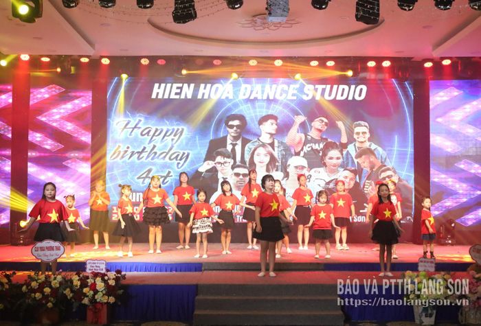 Tiết mục giao lưu trong chương trình