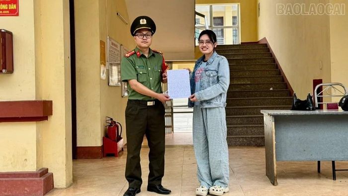 Du khách viết thư cảm ơn gửi lực lượng Công an xã Bản Hồ.