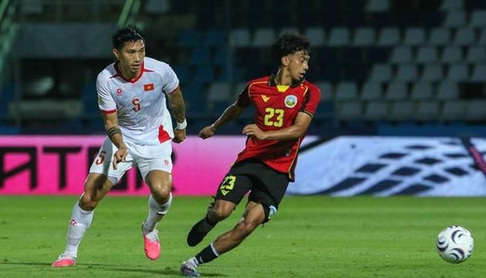 HLV Kim Sang-sik cần tìm ra phương án điều chỉnh hệ thống phòng ngự. (Ảnh: Getty Images)