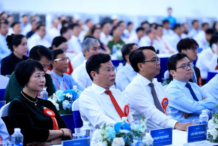 Các đồng chí Thường trực Tỉnh ủy Lâm Đồng tham dự lễ công bố