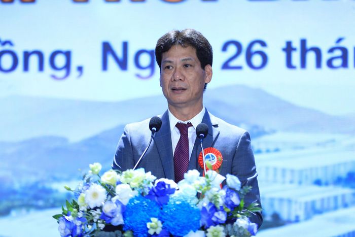 Ông Trần Hồng Quân, Giám đốc Công ty TNHH Luyện Kim Trần Hồng Quân cảm ơn sự quan tâm, đồng hành của Đảng, Nhà nước và chính quyền các cấp trong việc xây dựng, đưa vào vận hành nhà máy
