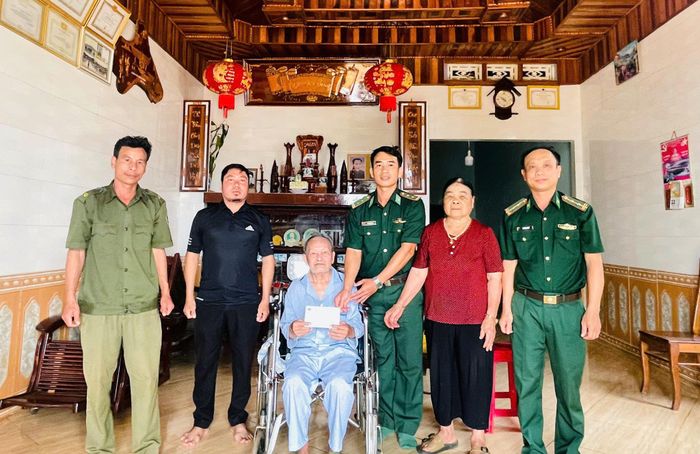 Đồn Biên phòng Đắk Tiên trao quà tri ân thương binh trên địa bàn khu vực biên giới