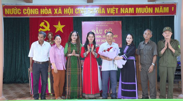 Cử tri bon Đắk Blao, xã Kiến Đức kỳ vọng trưởng bon phát huy tốt vai trò, trách nhiệm của mình, xây dựng bon ngày càng phát triển