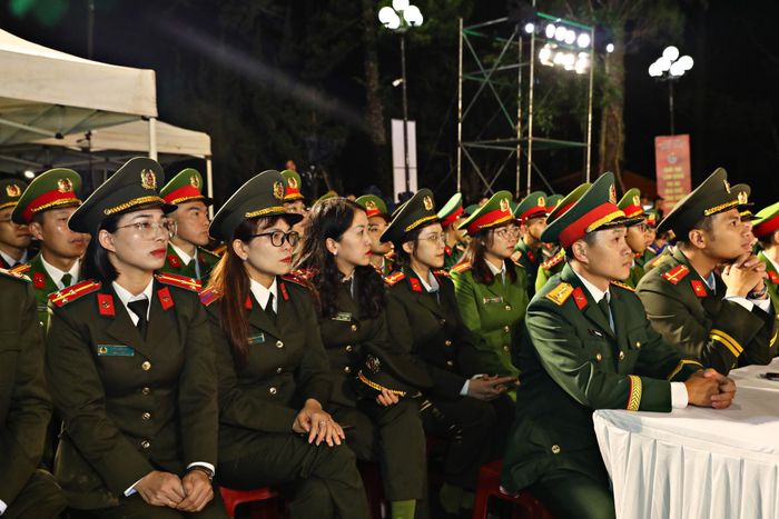 Lực lượng vũ trang địa phương tham dự buổi lễ