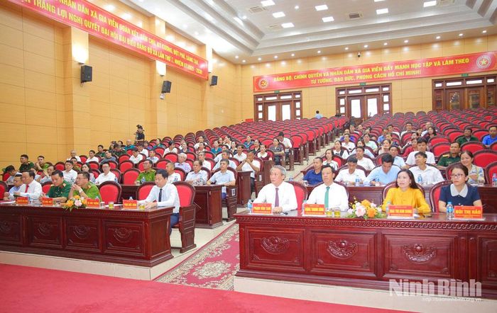 Các đại biểu dự hội nghị.