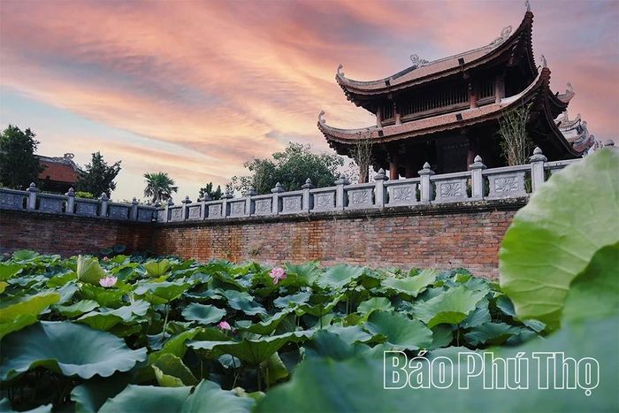 Đó cũng chính là giá trị trường tồn để Văn Miếu không chỉ là một di tích lịch sử, mà còn là dấu ấn văn hóa đặc sắc của miền Đất Tổ, tiếp tục lan tỏa những giá trị tốt đẹp đến hôm nay và các thế hệ mai sau.
