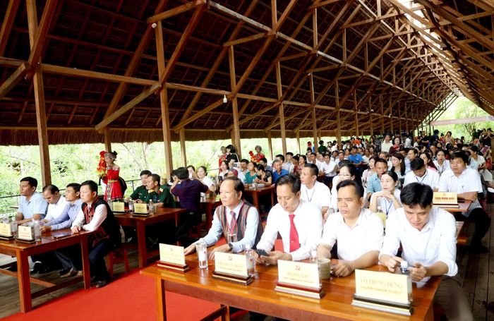 Các đại biểu, đồng bào và du khách tham dự tại lễ hội Mừng cơm mới của người Bru-Vân Kiều ở xã Kim Ngân năm 2026 - Ảnh: V.M