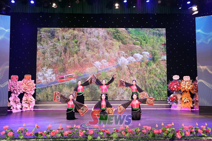 Chương trình văn nghệ chào mừng Đại hội.