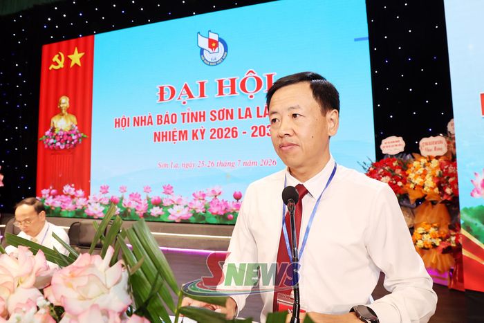 Đồng chí Nguyễn Trường Chinh, Giám đốc Báo và Phát thanh, truyền hình Sơn La, Chủ tịch Hội Nhà báo tỉnh phát biểu khai mạc Đại hội.