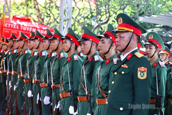 Đội tiêu binh sẵn sàng trước giờ diễn ra Lễ truy điệu. Ảnh: Duy Tuấn