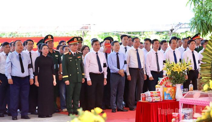 Đoàn đại biểu tỉnh Tuyên Quang tham dự buổi lễ. Ảnh: Duy Tuấn
