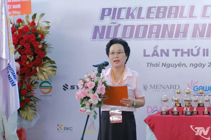 Đại diện Hiệp hội Nữ doanh nhân Việt Nam phát biểu tại Lễ khai mạc.