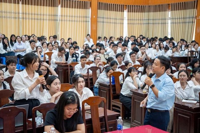 Học viên hào hứng với các nội dung tại Hội nghị
