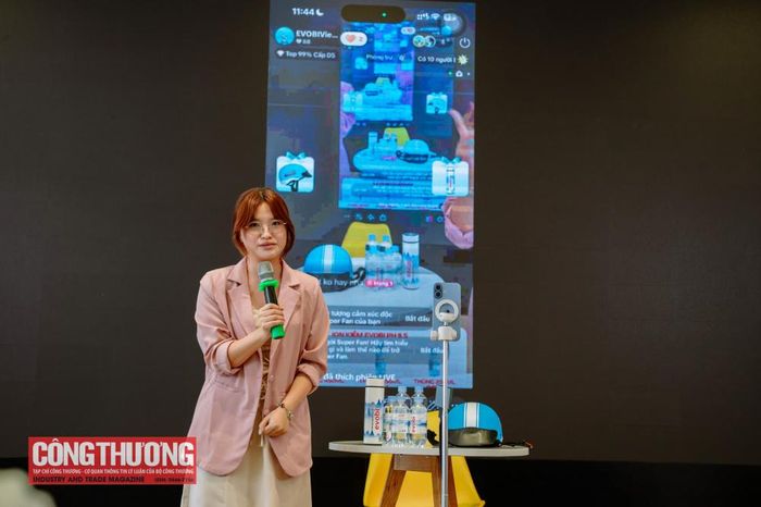 Diễn giả hướng dẫn nhà bán hàng khai thác hiệu quả TikTok Shop thông qua sản xuất video ngắn, livestream.