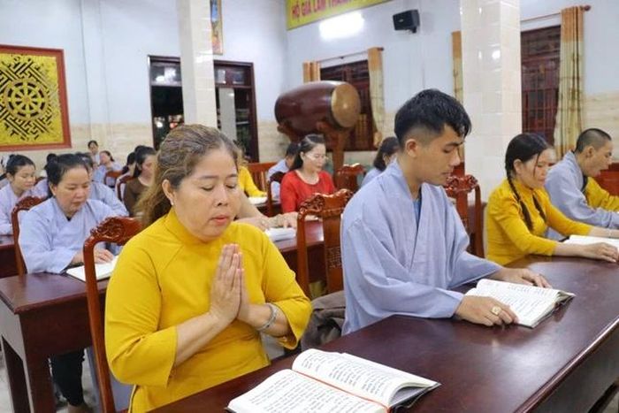 Đại chúng đồng tụng kinh A Di Đà