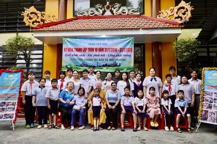 Niềm hạnh phúc của con em thành viên Câu lạc bộ Hành Trình Xanh trong ngày kỷ niệm 10 năm thành lập và được đón nhận học bổng