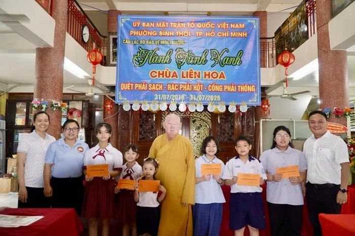  Câu lạc bộ trao tặng 42 suất học bổng cho con em các thành viên