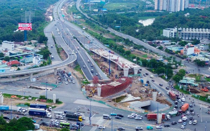 Bên cạnh đó, nhánh cầu N1.1 dự kiến được đưa vào khai thác đầu tháng 10/2026, phục vụ hướng lưu thông từ Mai Chí Thọ lên cao tốc TP.HCM - Long Thành - Dầu Giây.