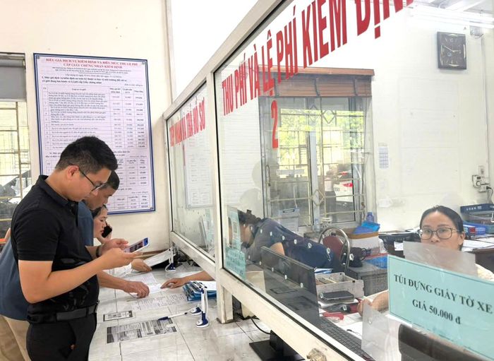 Người dân đến với Trung tâm Đăng kiểm 88-01S nhanh, thuận lợi.