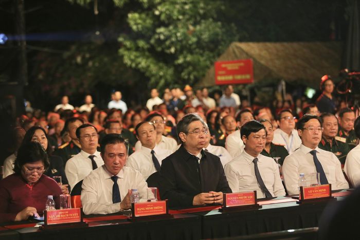 Điểm cầu TP.HCM được tổ chức tại Công viên Văn hóa Lê Thị Riêng - nơi đang diễn ra công tác tìm kiếm, quy tập hài cốt liệt sĩ.