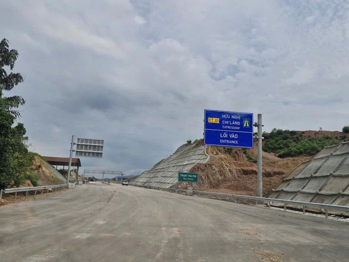 Riêng đoạn từ thành phố Lạng Sơn cũ đến đường cao tốc Bắc Giang – Lạng Sơn đã cơ bản hoàn thành tuyến chính. Hiện các đơn vị thi công đang tập trung hoàn thiện hệ thống đường gom dân sinh.
