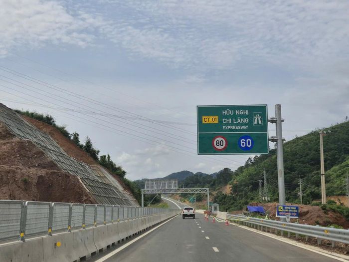 Riêng giai đoạn 2 và các phần bổ sung, mở rộng còn lại phấn đấu hoàn thành vào tháng 11 tới, xong sớm hơn khoảng 1 tháng so với hợp đồng thi công đã ký kết.