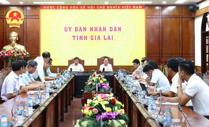 Quang cảnh cuộc họp.