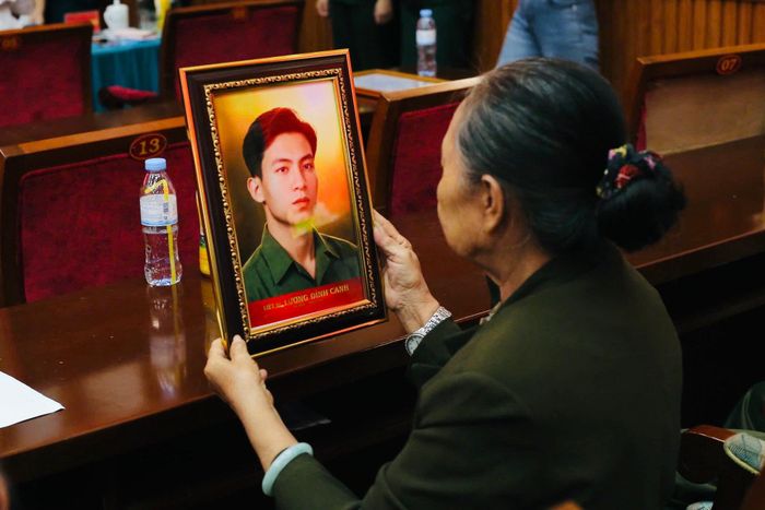 Không đơn thuần là một bức chân dung được phục dựng bằng công nghệ, mà còn là cuộc gặp lại người thân sau biết bao năm chỉ có thể nhớ về qua ký ức. Ảnh: Hoa Lê
