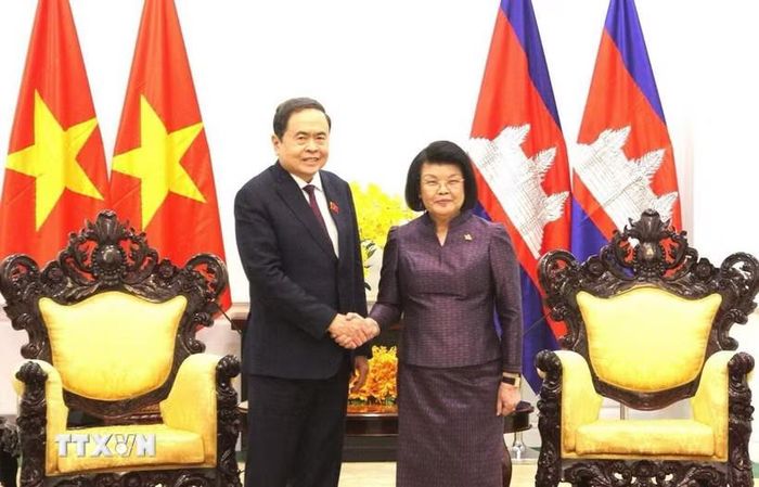 Chủ tịch Quốc hội Trần Thanh Mẫn và Chủ tịch Quốc hội Campuchia Khuon Sudary tại Thủ đô Phnom Penh, Campuchia ngày 6/2/2026. Ảnh: TTXVN