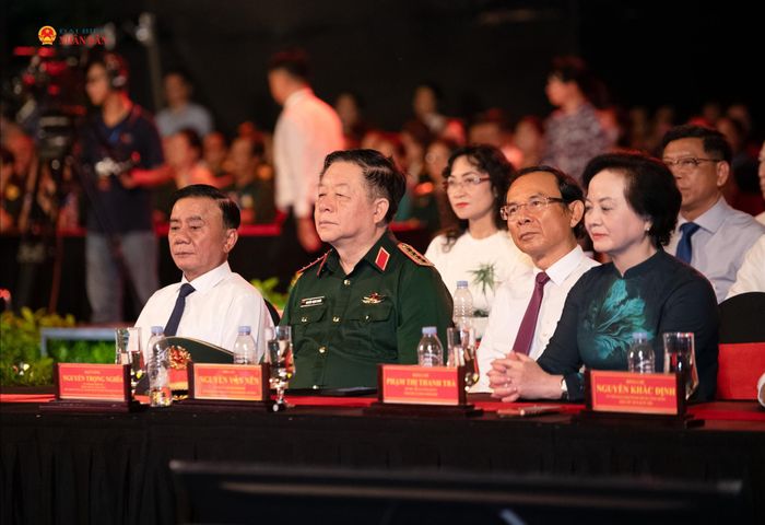 Thường trực Ban Bí thư Trần Cẩm Tú và các đại biểu dự tại điểm cầu TP. Hồ Chí Minh