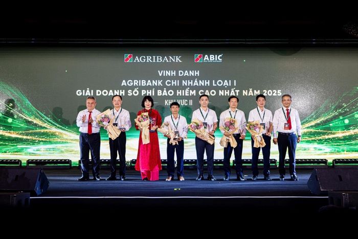 Vinh danh các đơn vị đạt Giải Doanh số phí bảo hiểm cao nhất Năm 2025 dành cho Agribank chi nhánh loại I