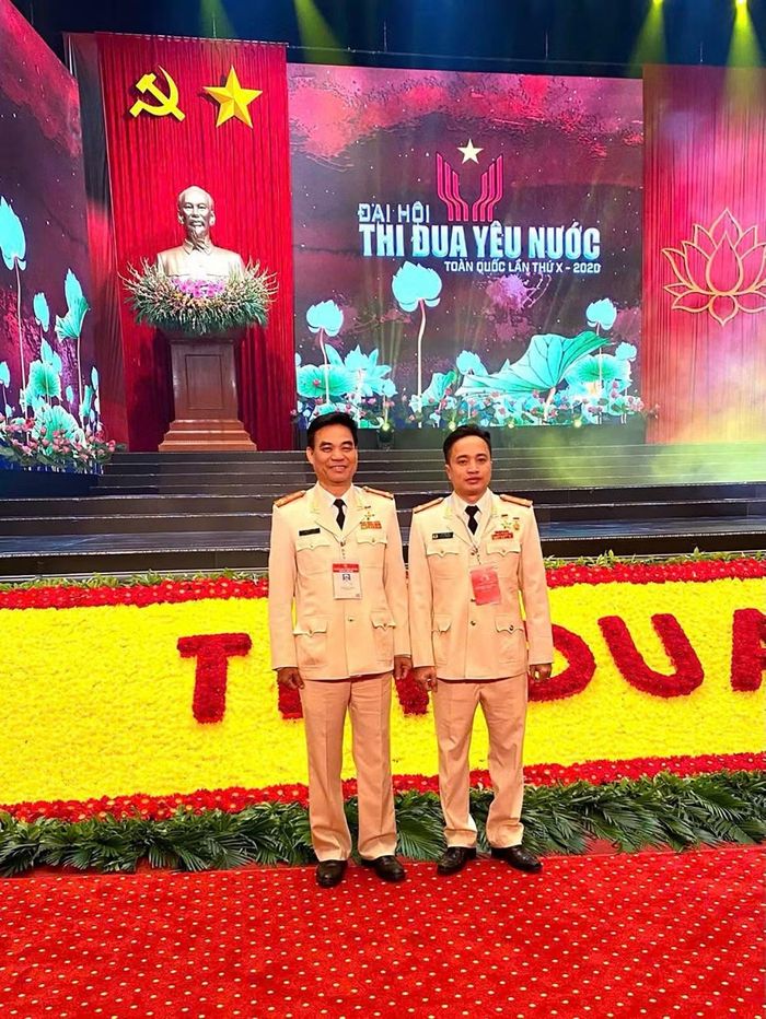 Anh hùng Lực lượng vũ trang nhân dân Trần Anh Tuấn và Anh hùng Lực lượng vũ trang nhân dân Mai Hoàng tại Đại hội Thi đua yêu nước toàn quốc lần thứ X, năm 2020